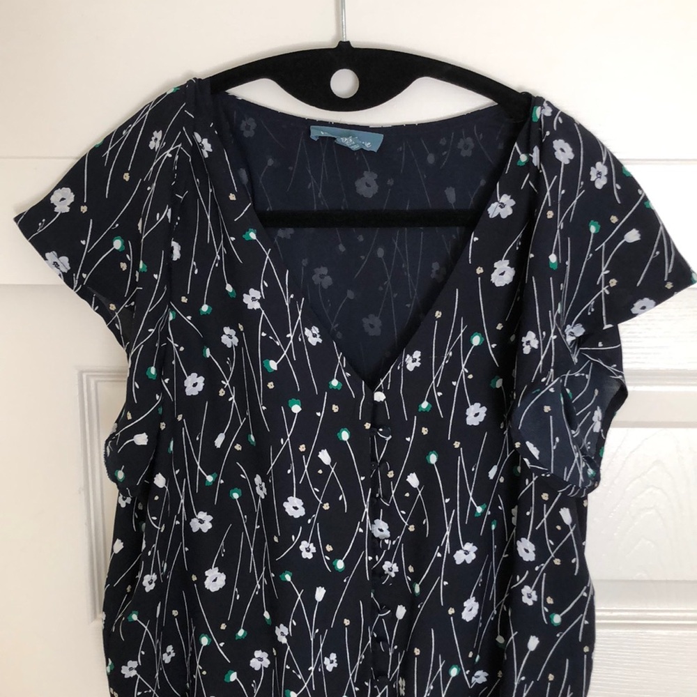 Cute Romper sz 4, tie waist & flutter sleeves